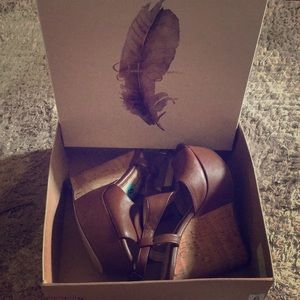 Like new Jessica Simpson wedge sandals-Size 6